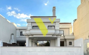 (For Sale) Residential Detached house || East Attica/Vari-Varkiza - 470 Sq.m, 6 Bedrooms, 1.430.000€