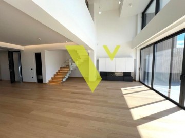(Προς Πώληση) Κατοικία Μεζονέτα || Αθήνα Νότια/Άλιμος - 204 τ.μ, 4 Υ/Δ, 1.750.000€