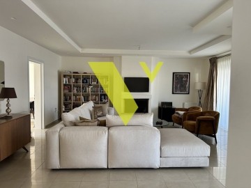 (For Sale) Residential Floor Apartment || Athens South/Glyfada - 143 Sq.m, 4 Bedrooms, 700.000€