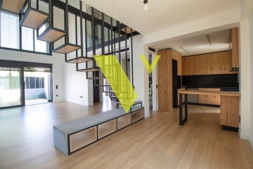 (Προς Πώληση) Κατοικία Μονοκατοικία || Ανατολική Αττική/Βάρη-Βάρκιζα - 232 τ.μ, 3 Υ/Δ, 920.000€