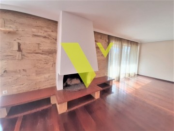 (For Sale) Residential Floor Apartment || East Attica/Voula - 138 Sq.m, 2 Bedrooms, 375.000€